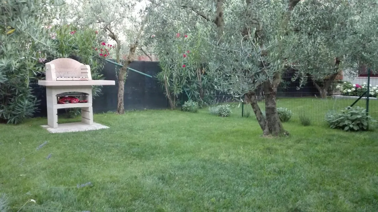 Casa Pergola 2 - Grazioso Appartamento Per 5 Ospiti - Fronte Piscina, Parking