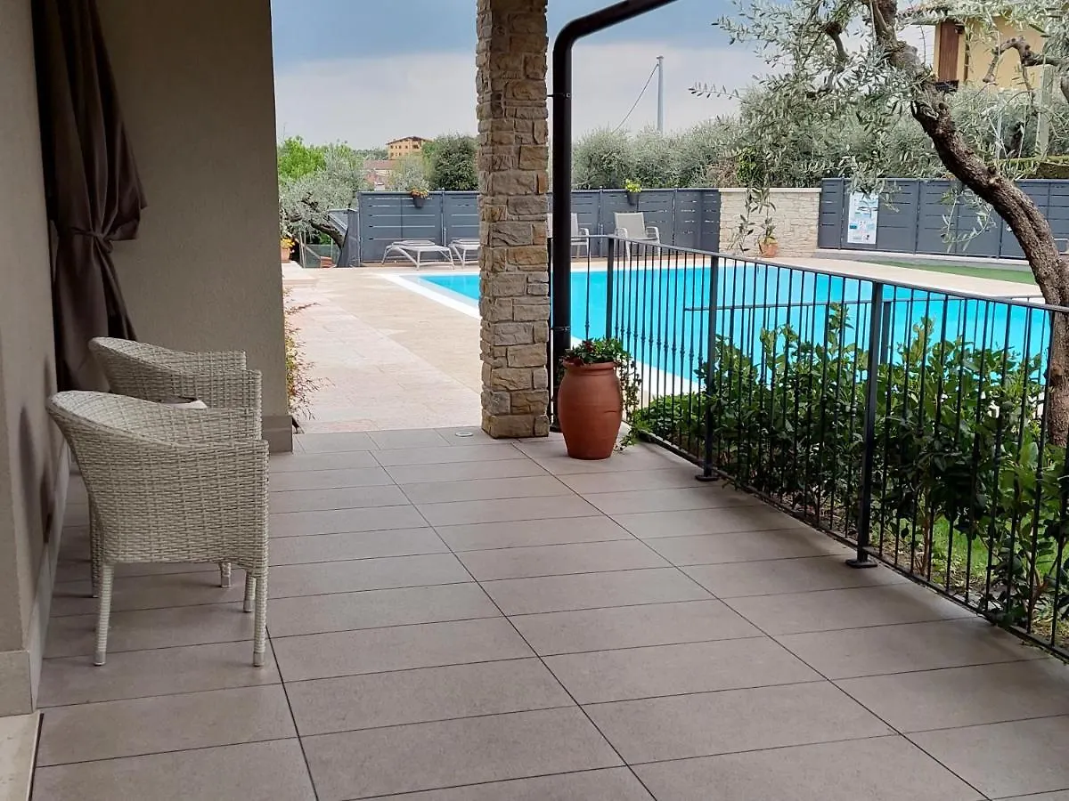 Casa Pergola 2 - Grazioso Appartamento Per 5 Ospiti - Fronte Piscina, Parking Italy